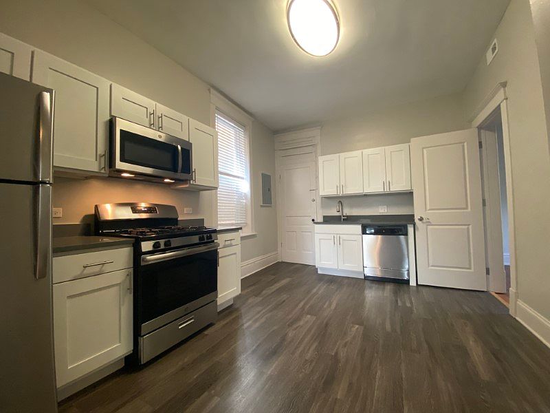 Gorgeous spacious kitchen with stainless steel appliances
