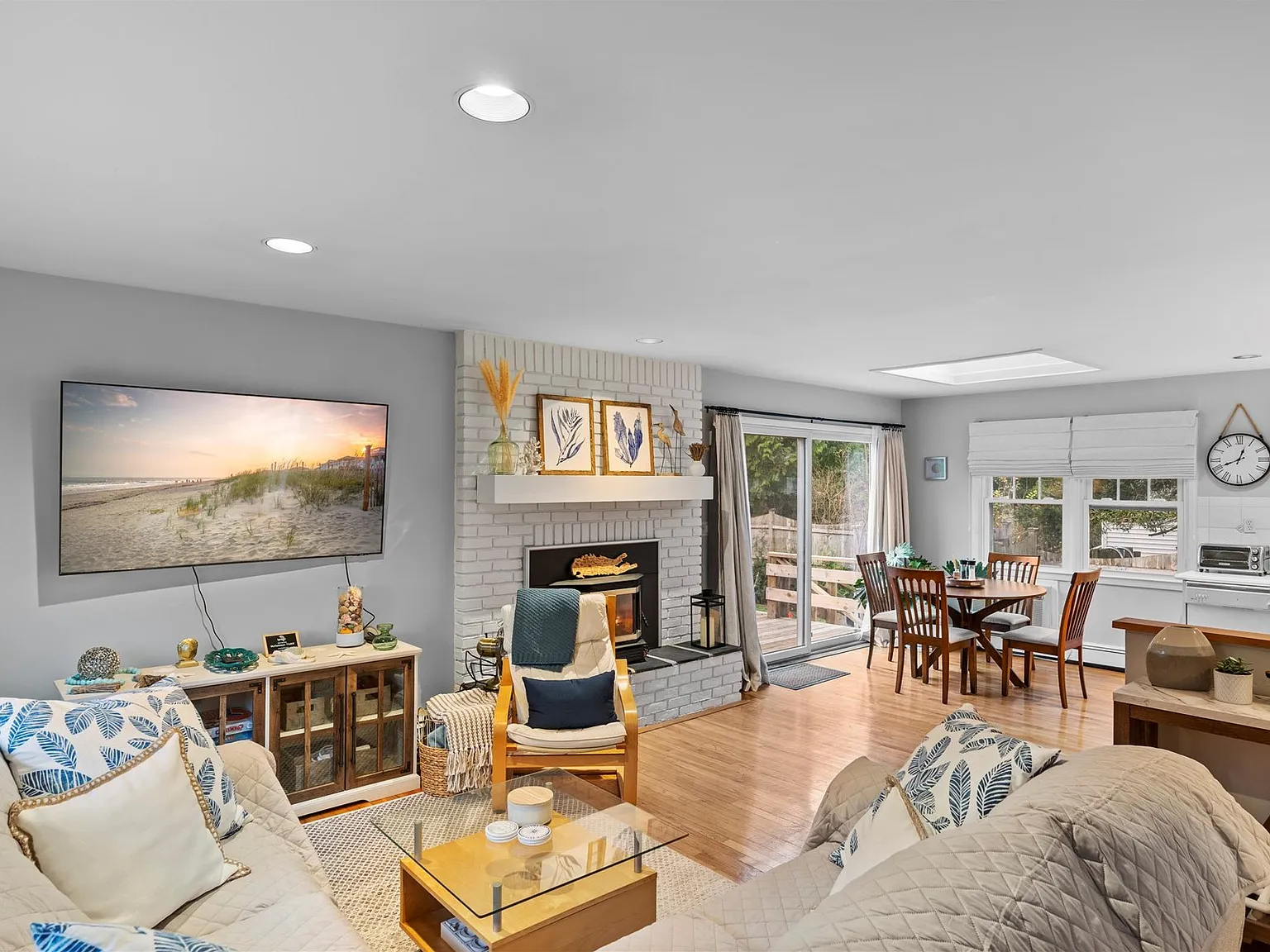 Seasonal Retreat On Crestview Drive — Photo 3