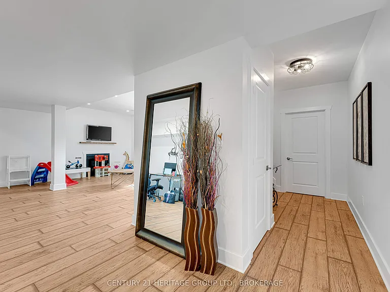 90 Aragon Rd — Photo 40