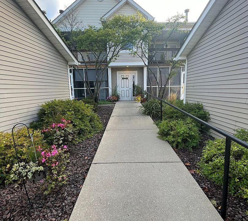 1st image of 1610 Oakfield Dr