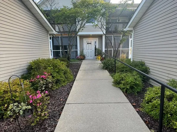 1610 Oakfield Dr, Ann Arbor, MI 48108