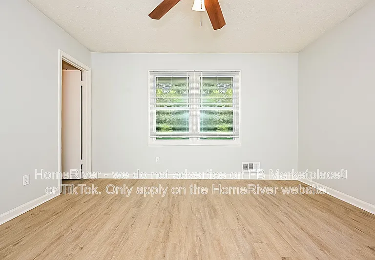 126 Amberwood Ln — Photo 6