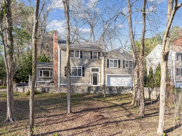 16 Nugent Ln, Reading, MA 01867