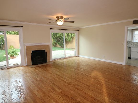 4th image of 22325 Wyandotte St