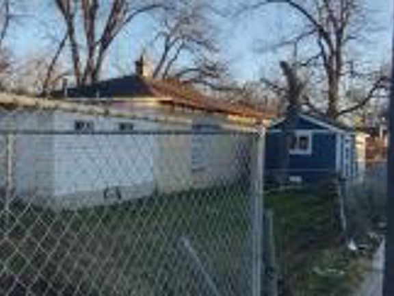 3rd image of 272 S San Joaquin Ave