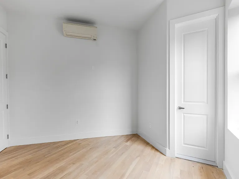 5653 Myrtle Ave #3F — Photo 7