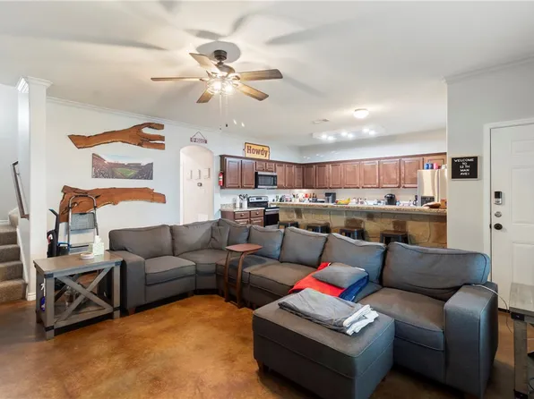 4313 Commando Trl, College Station, TX 77845