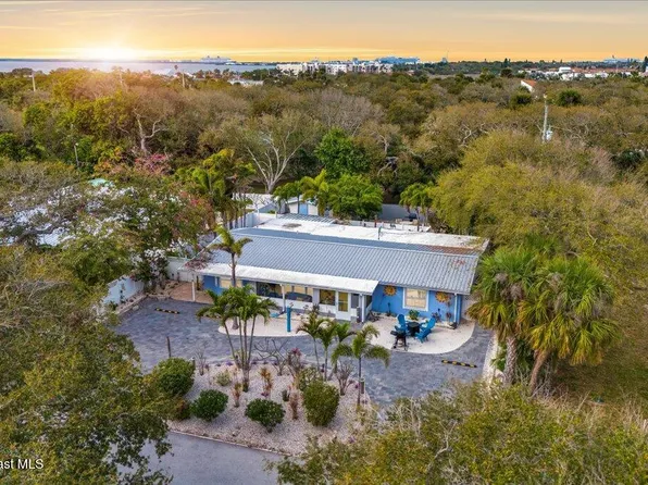 126 W Alachua Ln, Cocoa Beach, FL 32931