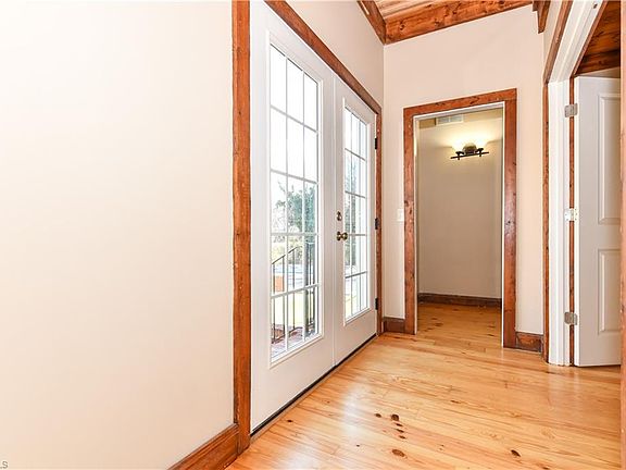 4th image of 451 McAdoo Ave