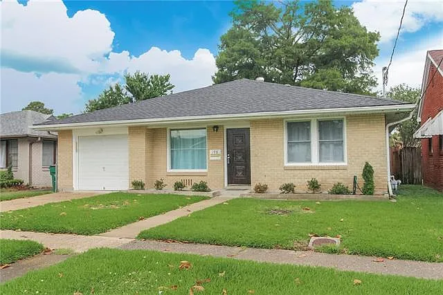 3 bed, 2.0 bath, 1588 sqft, $2,000 — Photo 2