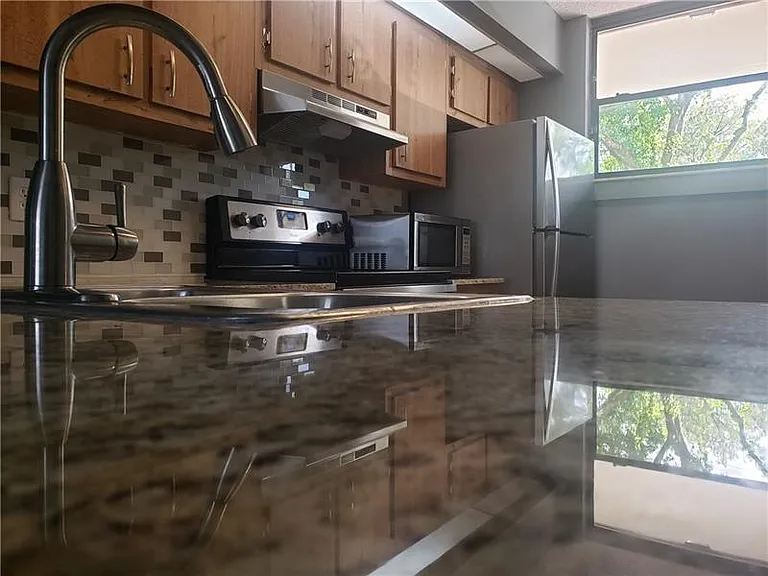 109 Lake Emerald Dr #107 — Photo 2