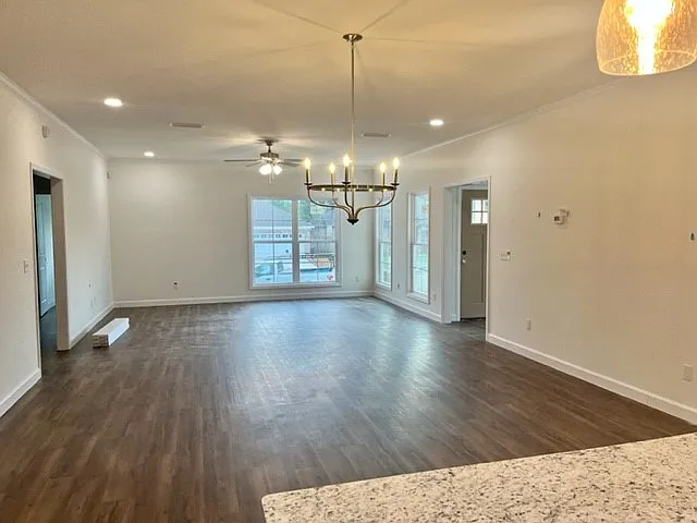 3 bed, 1994 sqft, $1,900 — Photo 3