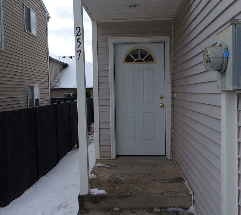 1st image of 257 NW Clay Ct
