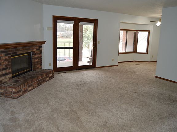 5th image of 41 Lakeshore Ct
