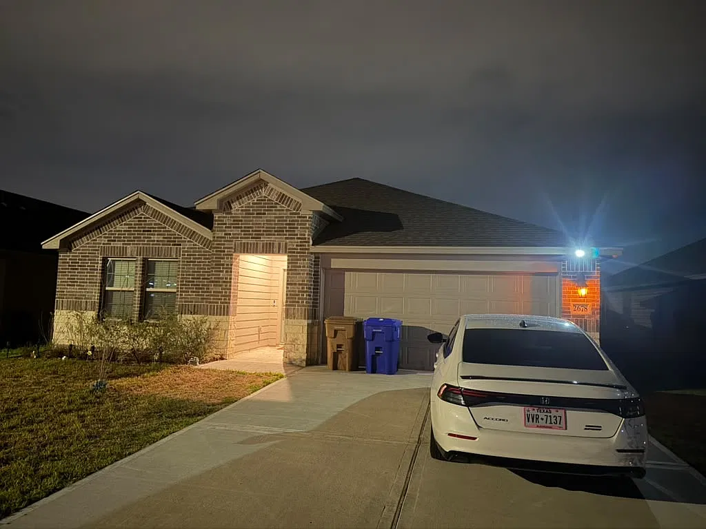 4 bed, 1796 sqft, $2,412 — Photo 1