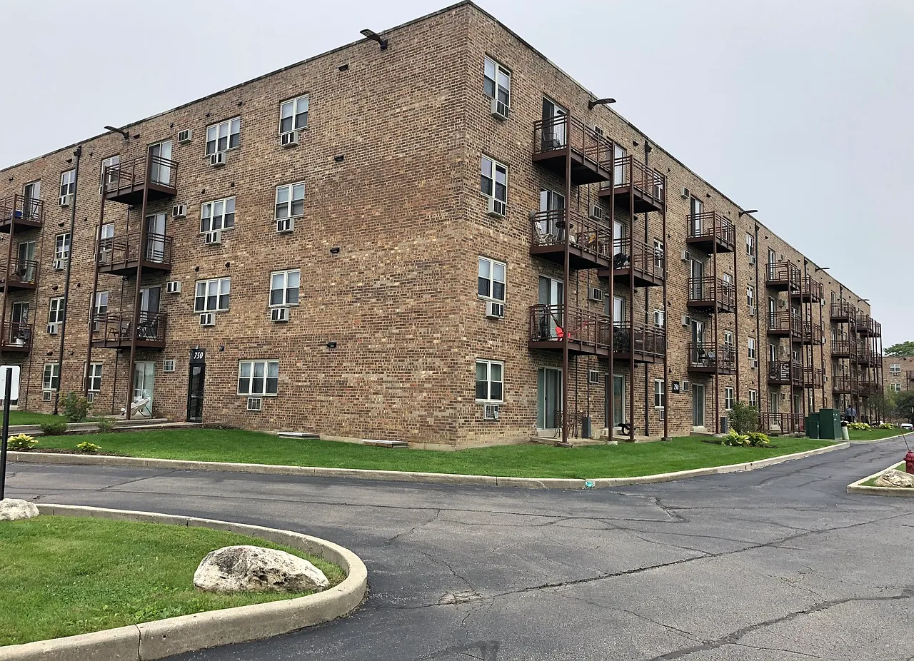 Enclave at Hoffman Estates — Photo 3