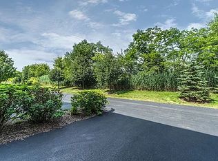 516 Grosvenor Ln, Aurora, IL 60504