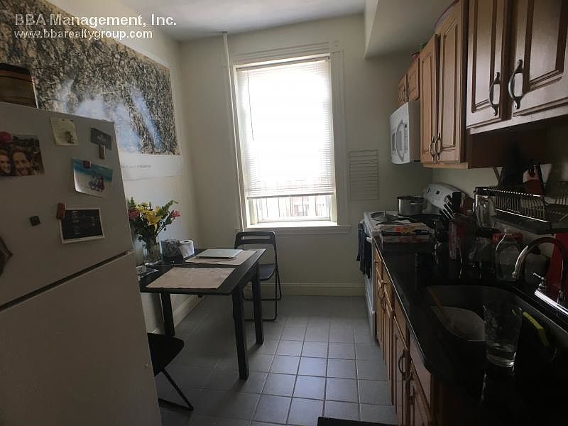 2nd image of 19 Queensberry St APT 33