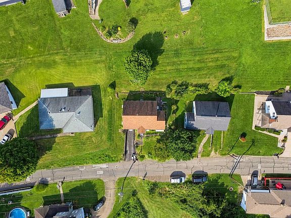 3rd image of 42 Maple Lane