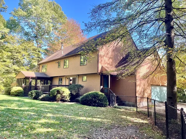 417 Birchbark Dr, Hanson, MA 02341