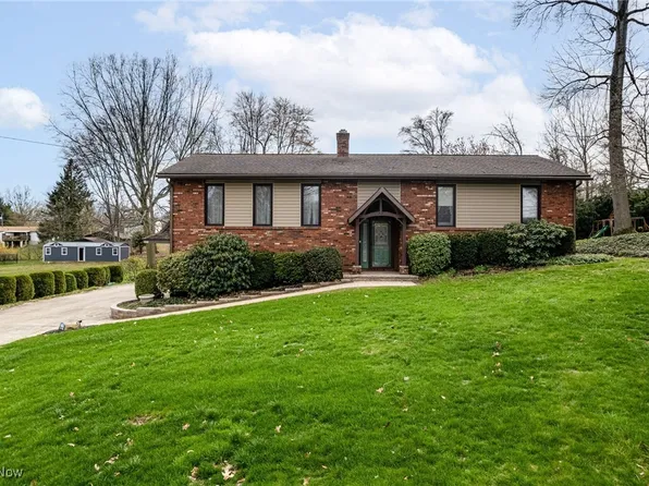 2246 Auberry Dr, Akron, OH 44312