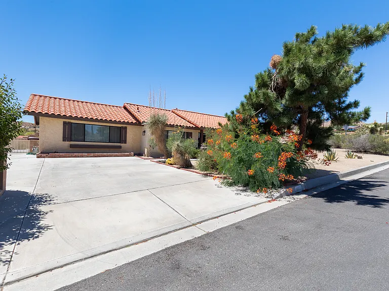 7592 Pinon Dr — Photo 40