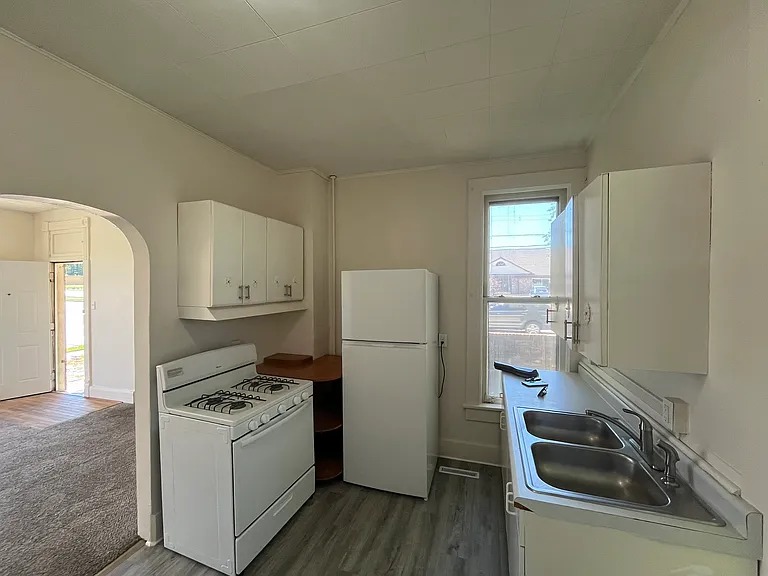 1436 Union St — Photo 5