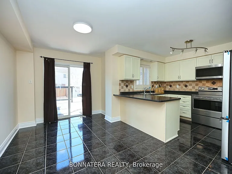 409 Hobbs Cres — Photo 11