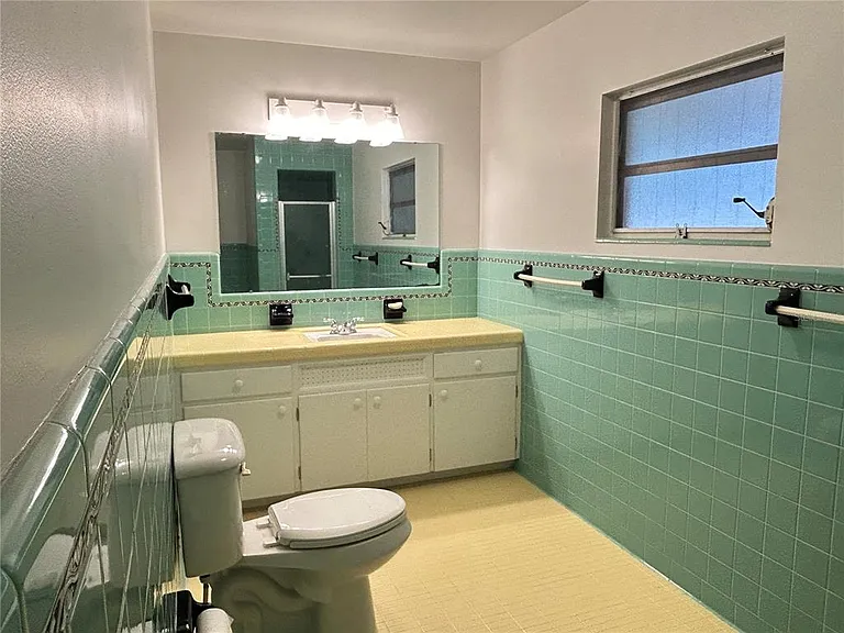 1241 N Lake Elbert Dr NE — Photo 11