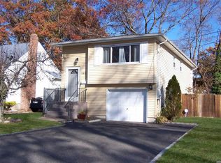 202 Trouville Rd, Copiague, NY 11726