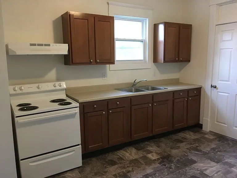 604 S Seneca Ave — Photo 3