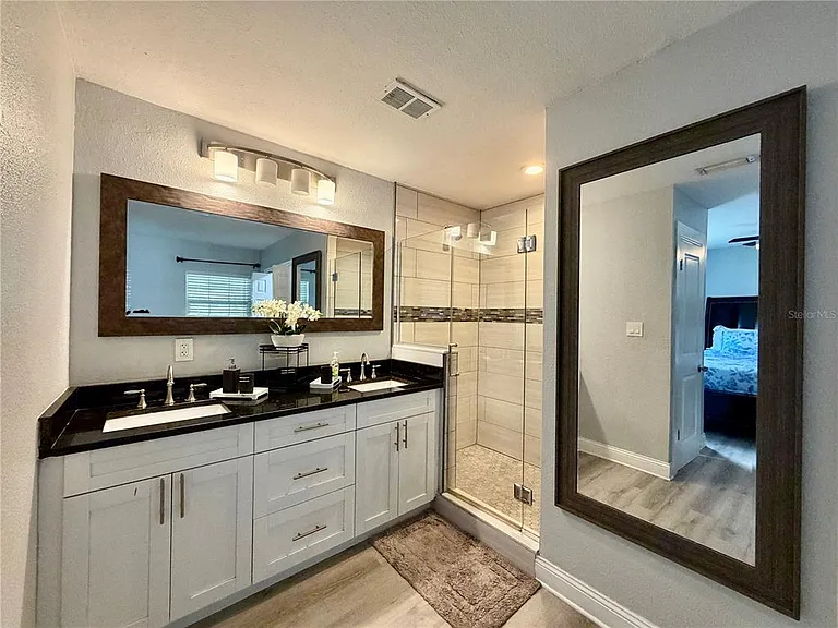 3926 W Cherry St — Photo 16