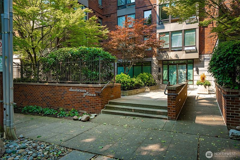 5th image of 4547 8th Avenue NE #504
