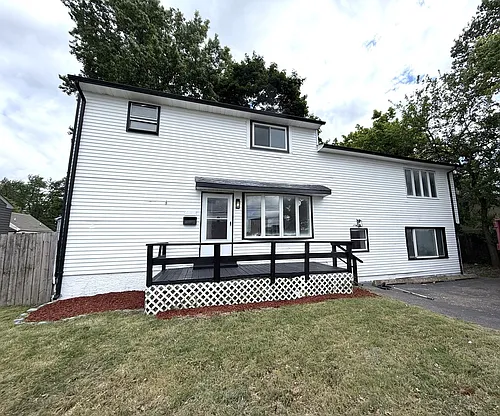 1019 Green Ln Photo 1