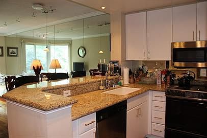 3rd image of 240 Lombard St APT 628