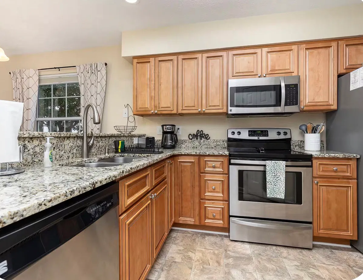2 bed, 1000 sqft, $1,650 — Photo 3