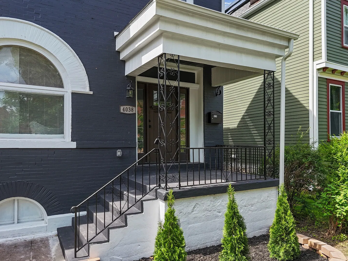 Stylish 4-Bed Home with Deck, Porch & Private Patio in St. Louis In-Unit Laundry & Utilities Incl... — Photo 4