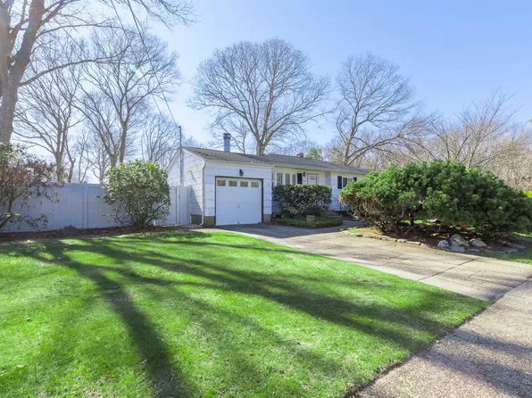 14 Bristol Street, Islip Terrace, NY 11752