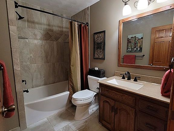 Main floor hall bathroom