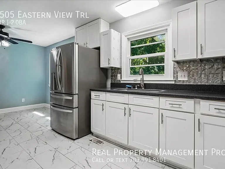 9505 Eastern View Trl — Photo 11
