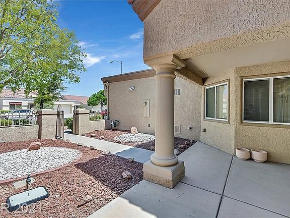 2nd image of 2433 Desert Butte Dr