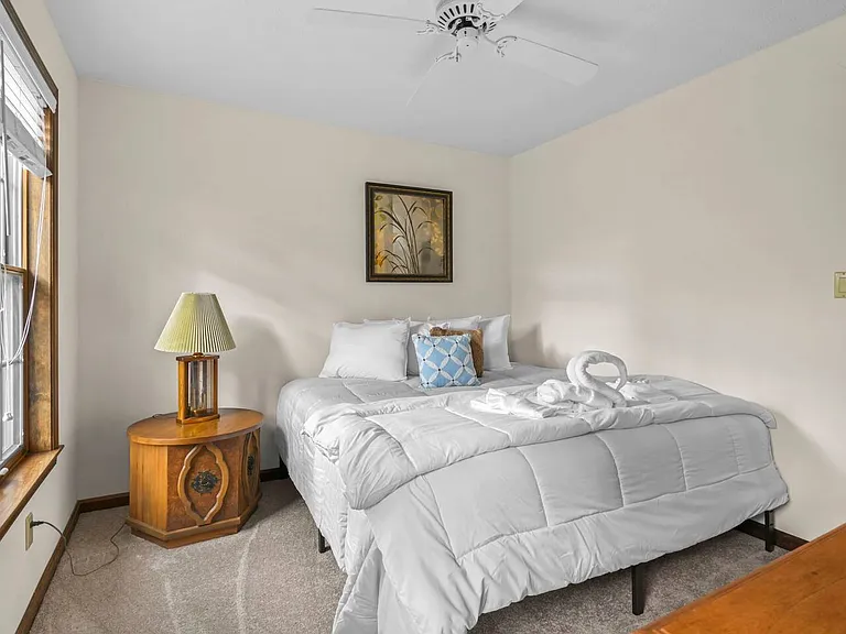 bedroom 4 king bed