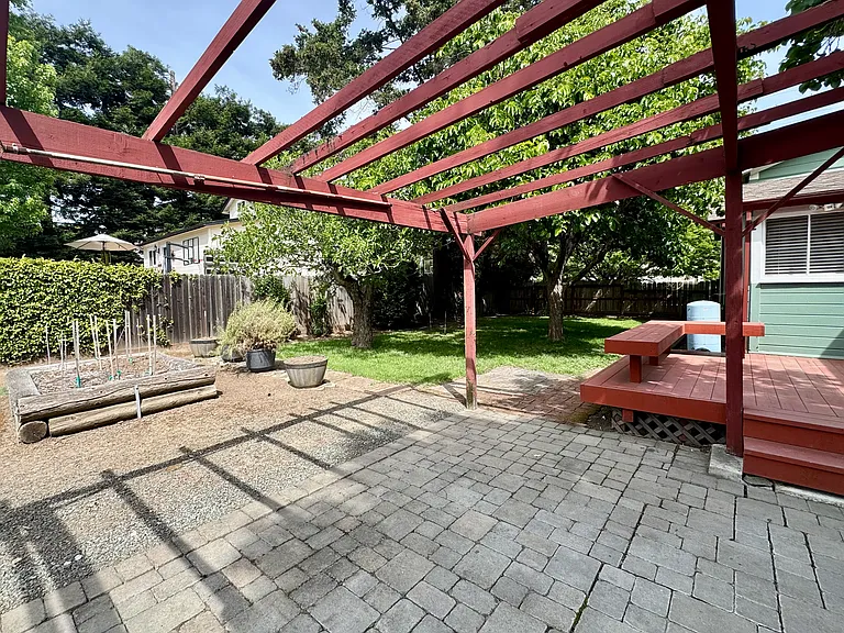 341 Coombs St — Photo 11