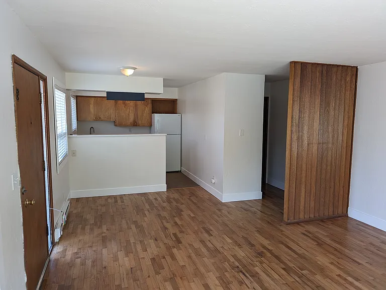 1806 Lakeway Dr — Photo 3