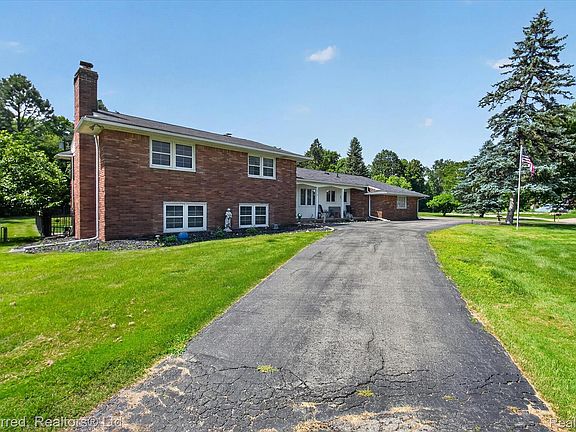 2nd image of 22519 Woodrising Ln