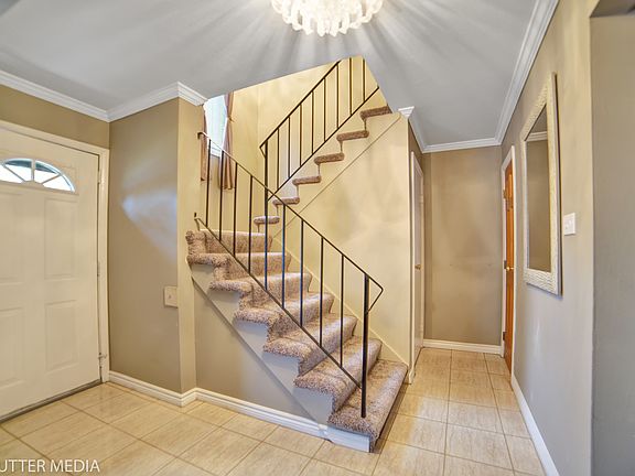 5th image of 18W274 16th St