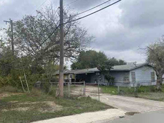 4th image of 302 Zabra St