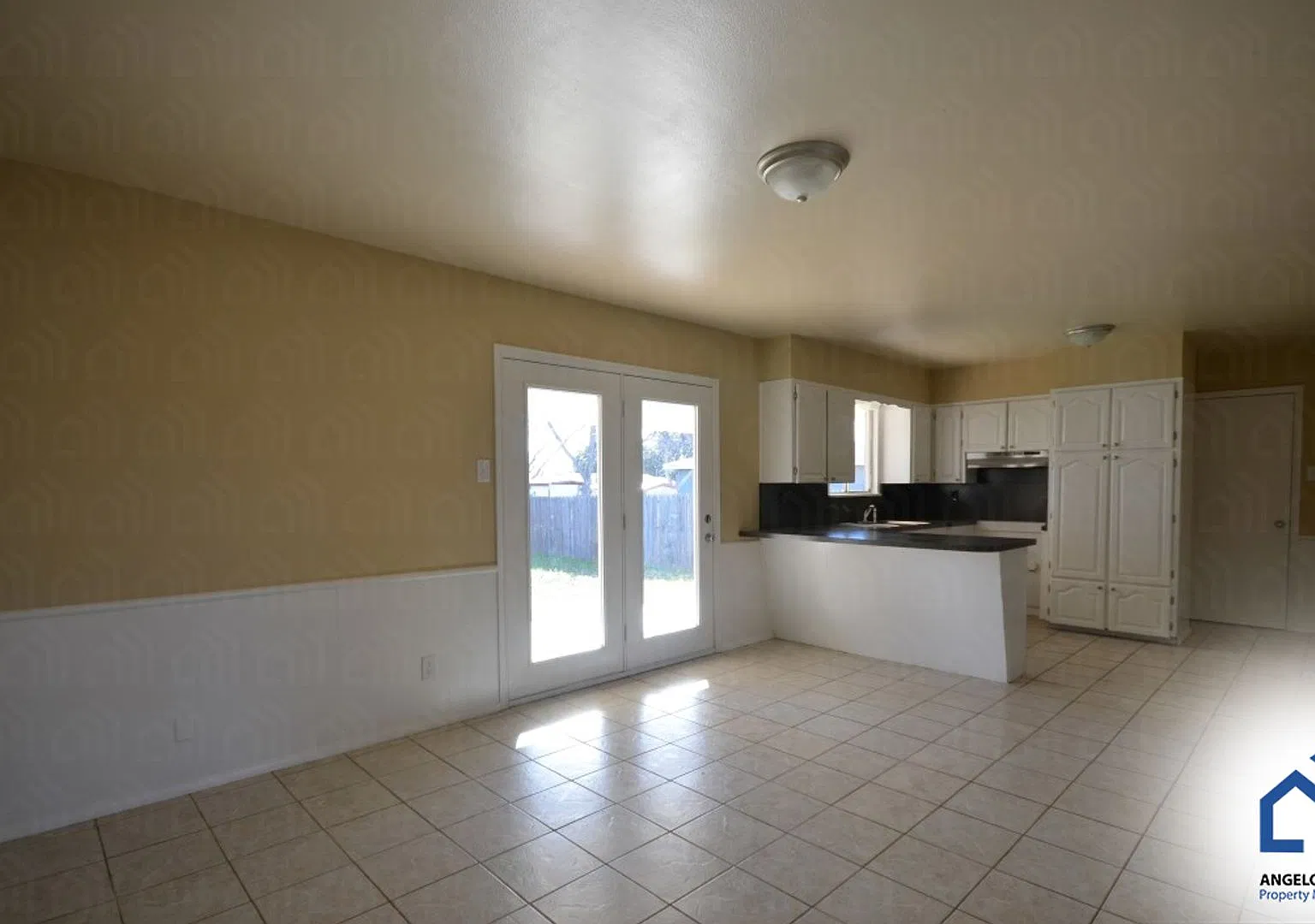 Beautiful 3 Bedroom 2 bath home just blocks from Angelo State's campus! — Photo 2