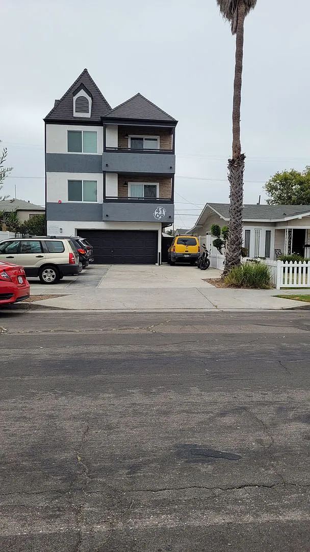 KSW - Kansas Street — Photo 1