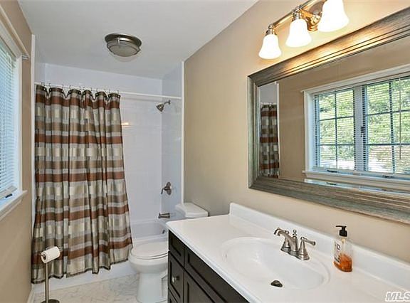 5th image of 19 Lodge Ln